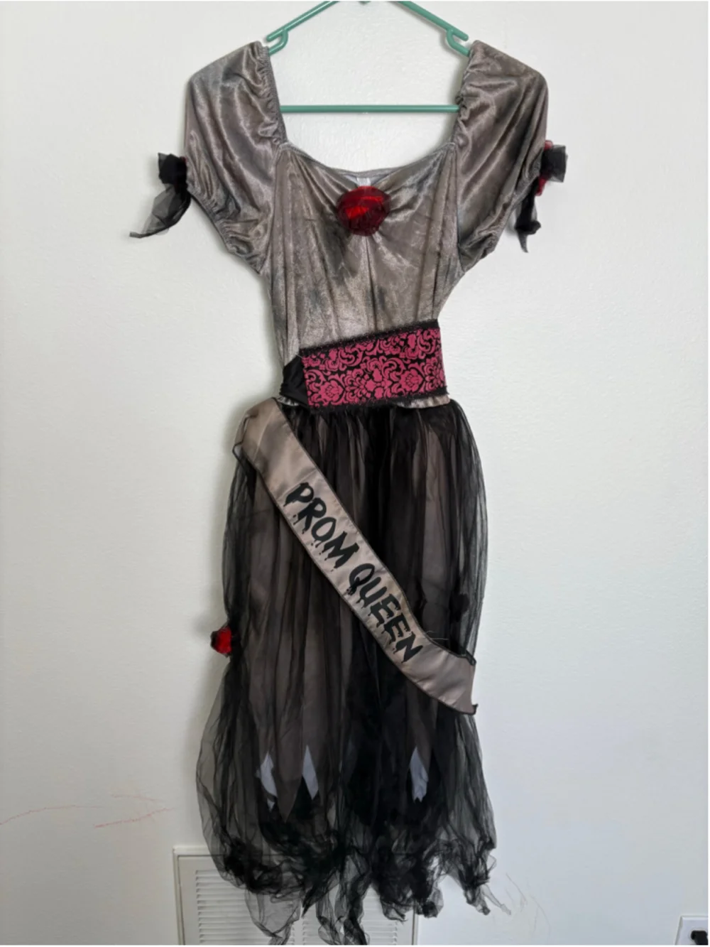 Prom Queen Halloween Costume Black/Grey Girls size XL(14-16)
